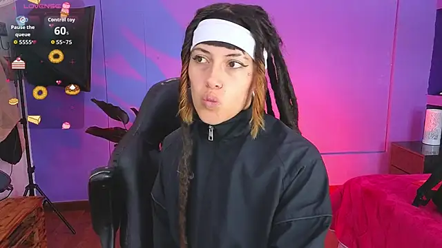 Snapshot of _sharlotte777 chatting on October 21, 2025, 1:45 pm sharlotte777 online show from October 21, 2025, 1:45 pm