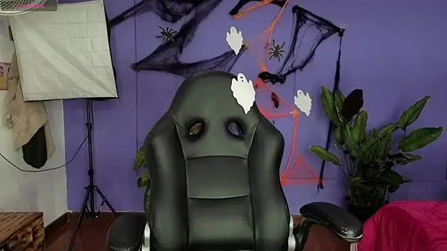 Snapshot of _sharlotte777 chatting on November 1, 2025, 2:19 pm sharlotte777 online show from November 1, 2025, 2:19 pm