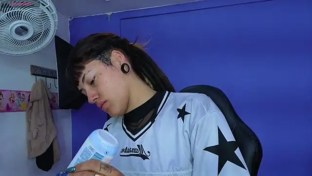 Snapshot of _sharlotte777 chatting on November 13, 2025, 1:21 pm sharlotte777 online show from November 13, 2025, 1:21 pm