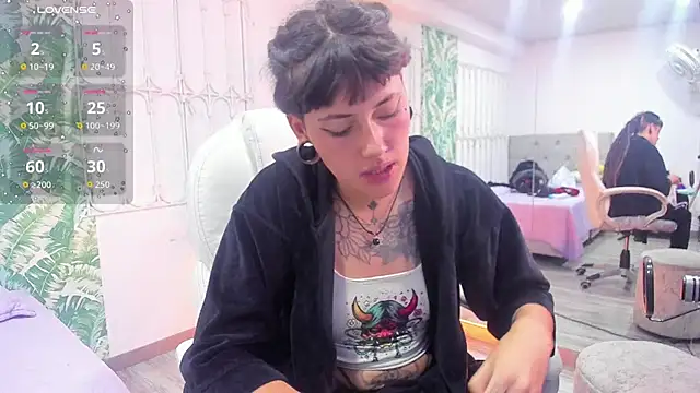 Snapshot of _sharlotte777 chatting on November 18, 2025, 3:27 pm sharlotte777 online show from November 18, 2025, 3:27 pm