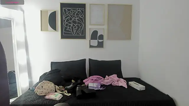  sharlotte777 online show from February 4, 2026, 12:44 pm