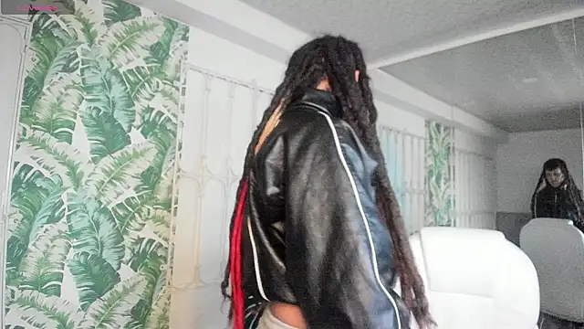  sharlotte777 online show from February 16, 2026, 7:32 pm