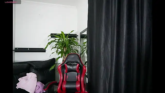  sharlotte777 online show from February 25, 2026, 1:10 pm