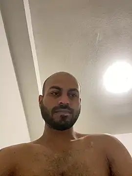 Snapshot of islandvybee55 chatting on December 16, 2024, 8:20 am islandvybee55 online show from December 16, 2024, 8:20 am