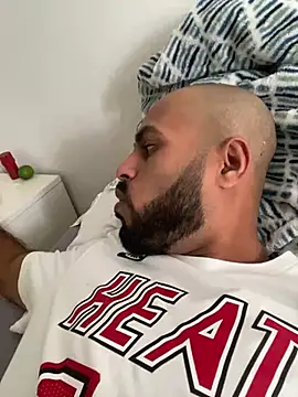 Snapshot of islandvybee55 chatting on January 18, 2025, 6:32 pm islandvybee55 online show from January 18, 2025, 6:32 pm