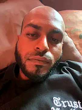 Snapshot of islandvybee55 chatting on October 30, 2025, 3:35 pm islandvybee55 online show from October 30, 2025, 3:35 pm