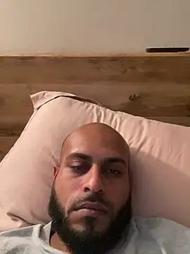 islandvybee55 online show from March 1, 2026, 2:41 pm