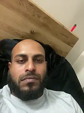 islandvybee55 online show from March 7, 2026, 6:05 pm