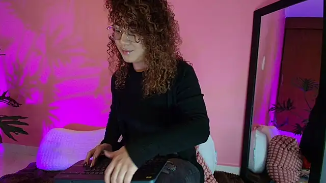 Snapshot of Charlotte11-11 chatting on March 3, 2025, 6:55 pm Charlotte11-11 online show from March 3, 2025, 6:55 pm