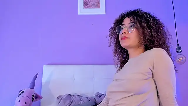 Snapshot of Charlotte11-11 chatting on October 26, 2025, 4:35 pm Charlotte11-11 online show from October 26, 2025, 4:35 pm