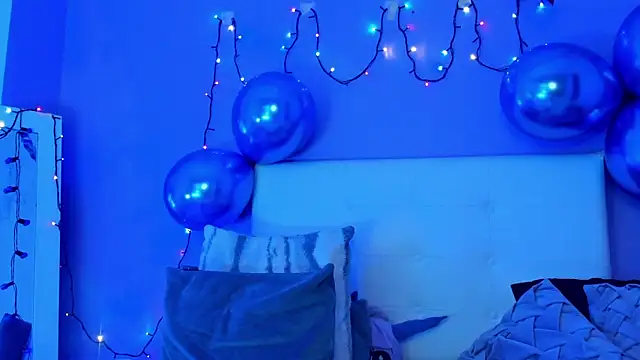 Snapshot of Charlotte11-11 chatting on December 17, 2025, 2:56 pm Charlotte11-11 online show from December 17, 2025, 2:56 pm