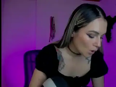 Snapshot of kim_jeins11 chatting on December 24, 2024, 12:33 am kim jeins11 online show from December 24, 2024, 12:33 am