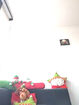 Latiinvenushot online show from December 17, 2025, 3:18 pm