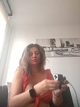 Latiinvenushot online show from January 16, 2026, 2:10 pm