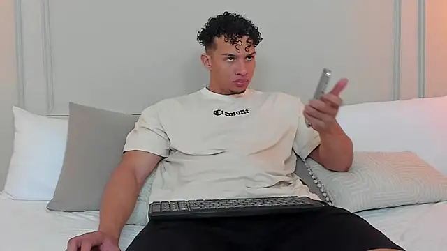 Dominick star online show from March 2, 2025, 3:24 am