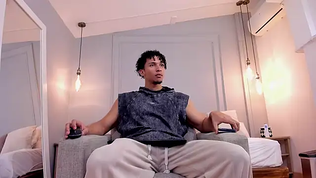 Dominick star online show from September 19, 2025, 4:36 am