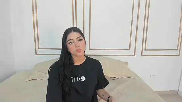 natalia aguirre1 online show from January 25, 2025, 12:26 pm