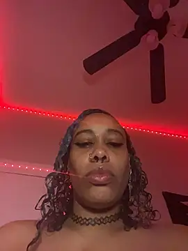 loveluna8 online show from November 6, 2025, 11:44 am