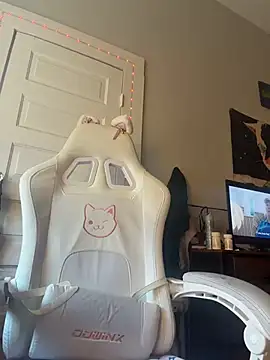 loveluna8 online show from March 3, 2026, 2:45 pm