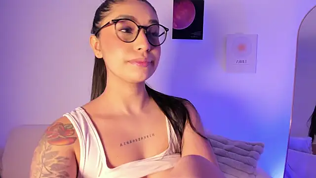 Snapshot of sensualhaven_ chatting on November 30, 2025, 12:47 am sensualhaven online show from November 30, 2025, 12:47 am