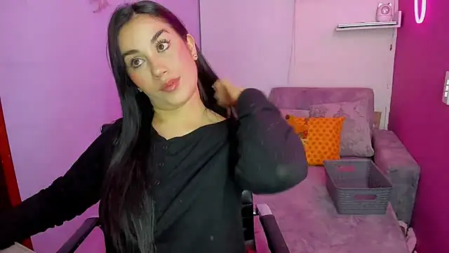  sulmatevans  online show from December 18, 2025, 4:40 am