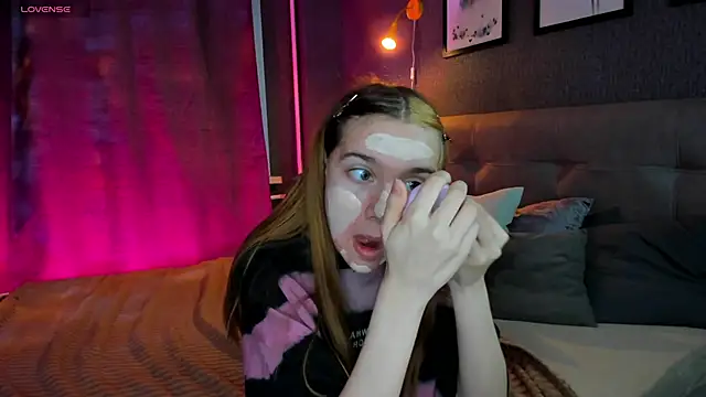 Lesi Moonie01 online show from September 28, 2025, 7:47 am