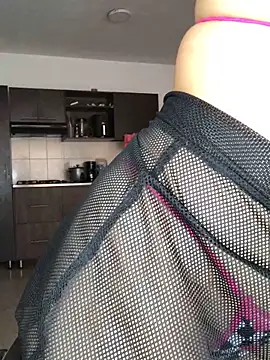 Snapshot of EmmaRossem chatting on October 31, 2025, 7:04 pm EmmaRossem online show from October 31, 2025, 7:04 pm