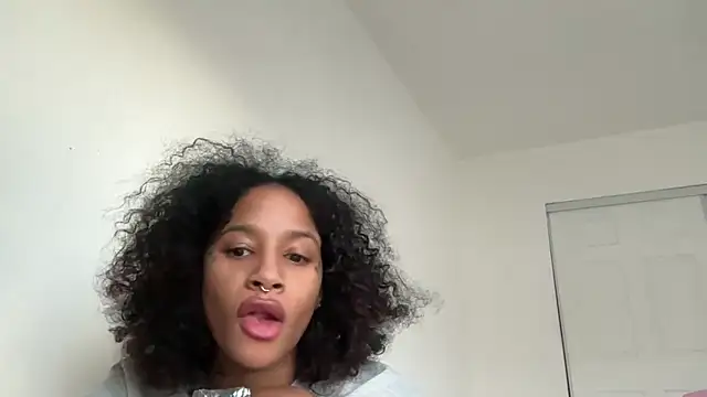 shandiloveslemonss online show from October 26, 2025, 10:04 pm