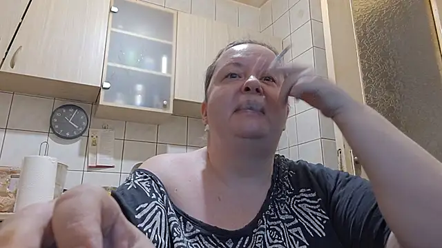 Snapshot of melissaBlessing chatting on April 27, 2026, 1:03 am melissaBlessing online show from April 27, 2026, 1:03 am
