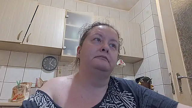 Snapshot of melissaBlessing chatting on April 28, 2026, 1:04 am melissaBlessing online show from April 28, 2026, 1:04 am