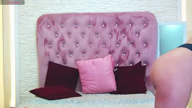 Snapshot of KikiSweet08 chatting on March 21, 2025, 8:50 am KikiSweet08 online show from March 21, 2025, 8:50 am