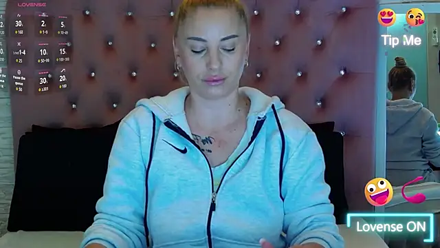 KikiSweet08 online show from December 18, 2025, 5:13 am