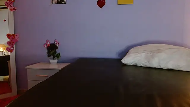 Snapshot of Kimandyuk chatting on February 14, 2025, 8:26 pm Kimandyuk online show from February 14, 2025, 8:26 pm