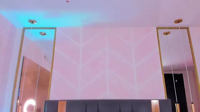 GabyPetit online show from November 11, 2025, 8:09 pm