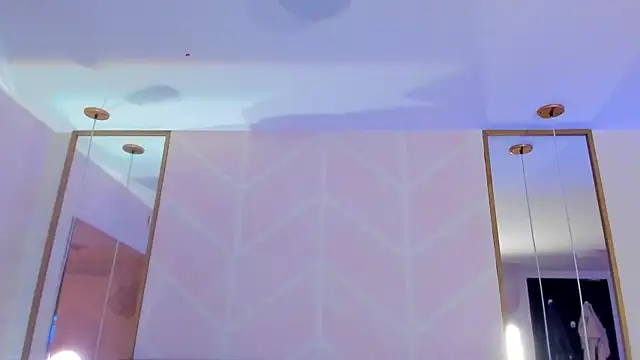 GabyPetit online show from November 27, 2025, 8:11 pm