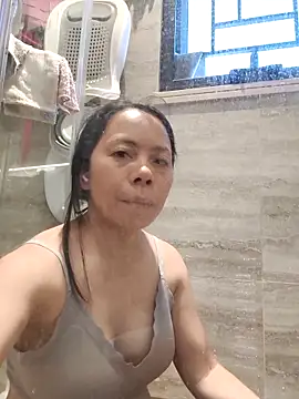 Snapshot of doggiepossession chatting on November 17, 2025, 5:13 am doggiepossession online show from November 17, 2025, 5:13 am