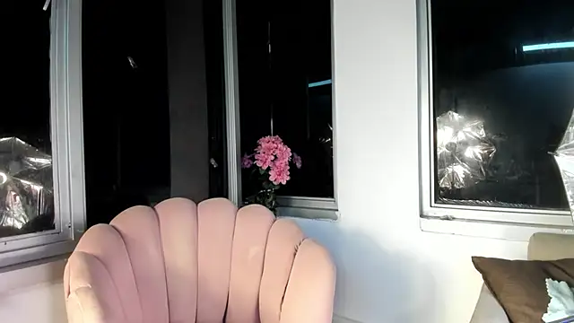 Snapshot of Megan_Lim chatting on December 15, 2024, 10:18 am Megan Lim online show from December 15, 2024, 10:18 am