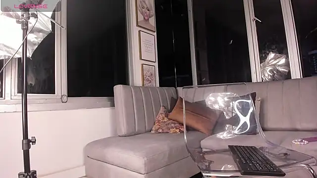 Snapshot of Megan_Lim chatting on February 11, 2025, 10:37 am Megan Lim online show from February 11, 2025, 10:37 am