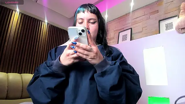 Lucy Smith2 online show from April 2, 2026, 4:59 pm