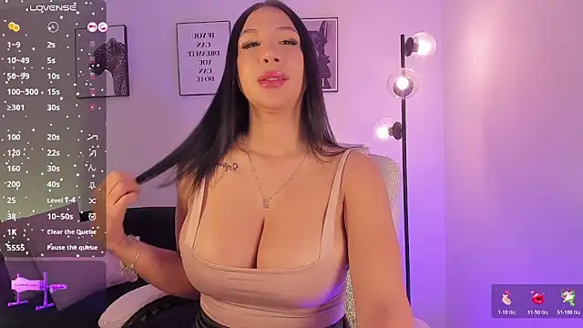Snapshot of Emilyymilleer_ chatting on April 28, 2026, 3:17 pm Emilyymilleer online show from April 28, 2026, 3:17 pm