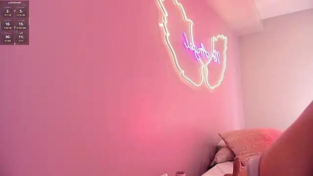 Ninna monroe  online show from October 22, 2025, 4:07 pm