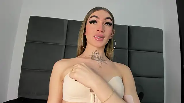 Lizz Luna online show from November 28, 2025, 5:59 pm