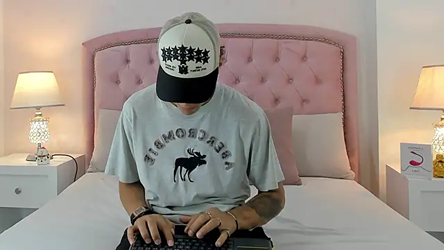 Snapshot of Buda_and_Cataleya_ chatting on January 24, 2025, 4:28 pm Buda and Cataleya online show from January 24, 2025, 4:28 pm