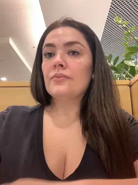 Sophie Eaton online show from September 12, 2025, 7:58 pm