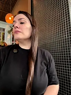 Sophie Eaton online show from November 15, 2025, 8:05 pm