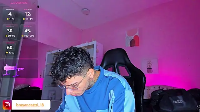 Ian Castillo  online show from November 10, 2025, 11:20 am