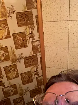 Snapshot of Tonybaloney1972 chatting on September 18, 2025, 8:55 pm Tonybaloney1972 online show from September 18, 2025, 8:55 pm