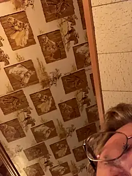 Snapshot of Tonybaloney1972 chatting on October 10, 2025, 12:04 pm Tonybaloney1972 online show from October 10, 2025, 12:04 pm