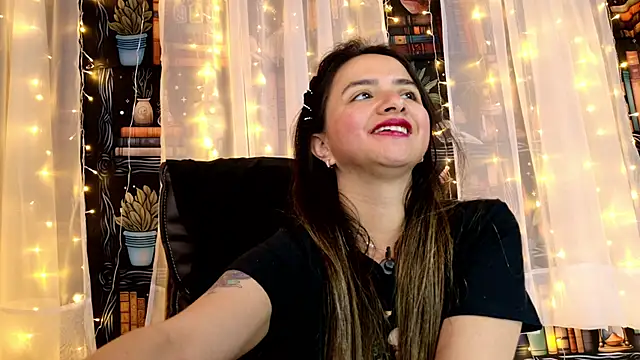 Snapshot of julietta___jackson chatting on June 11, 2026, 12:32 am julietta jackson online show from June 11, 2026, 12:32 am