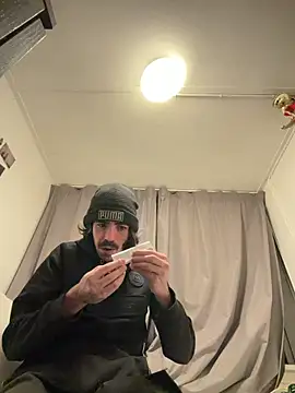 wolfwhite95 online show from November 7, 2025, 12:32 am